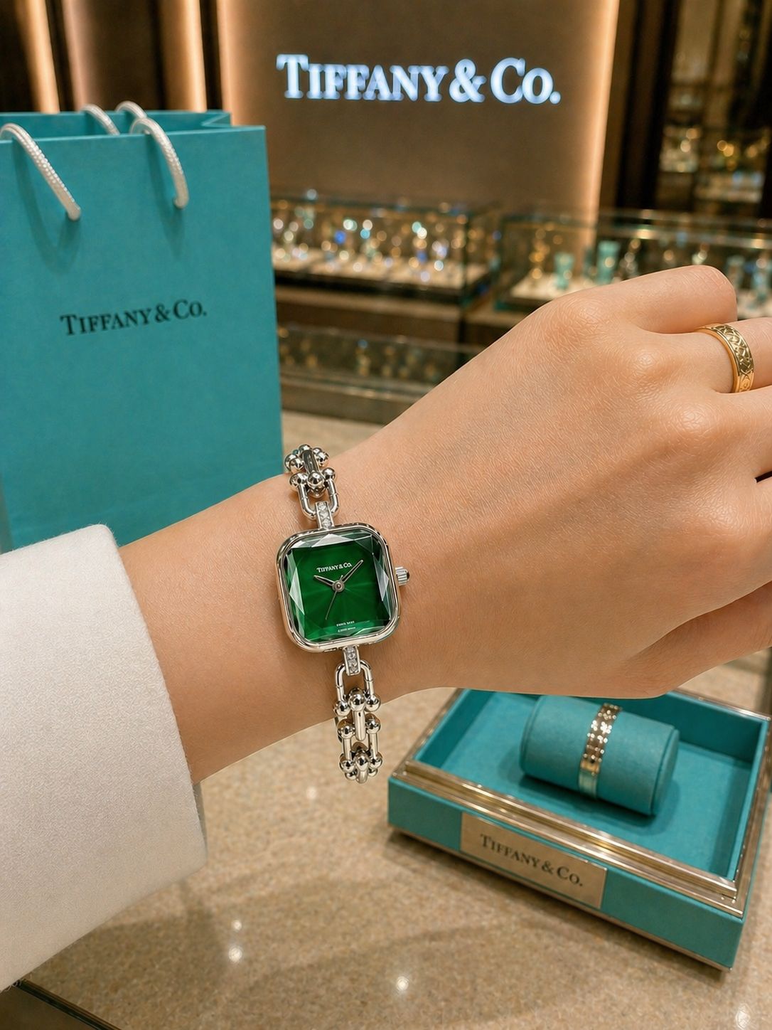 TI-FF-ANY & CO. Elegance that never goes out of style