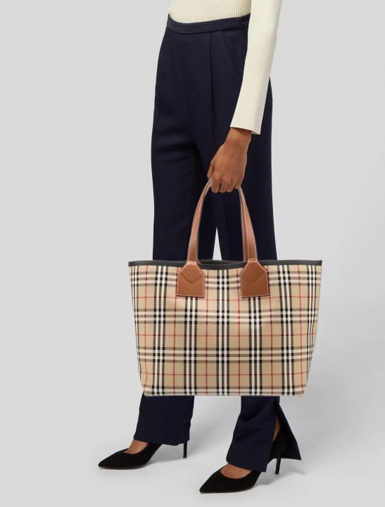 BUR-BER-RY LONDON TOTE BAG WITH DETACHABLE POUCH