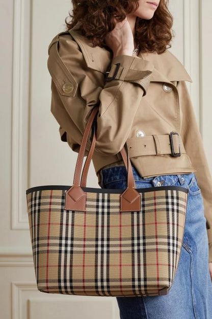 BUR-BER-RY LONDON TOTE BAG WITH DETACHABLE POUCH