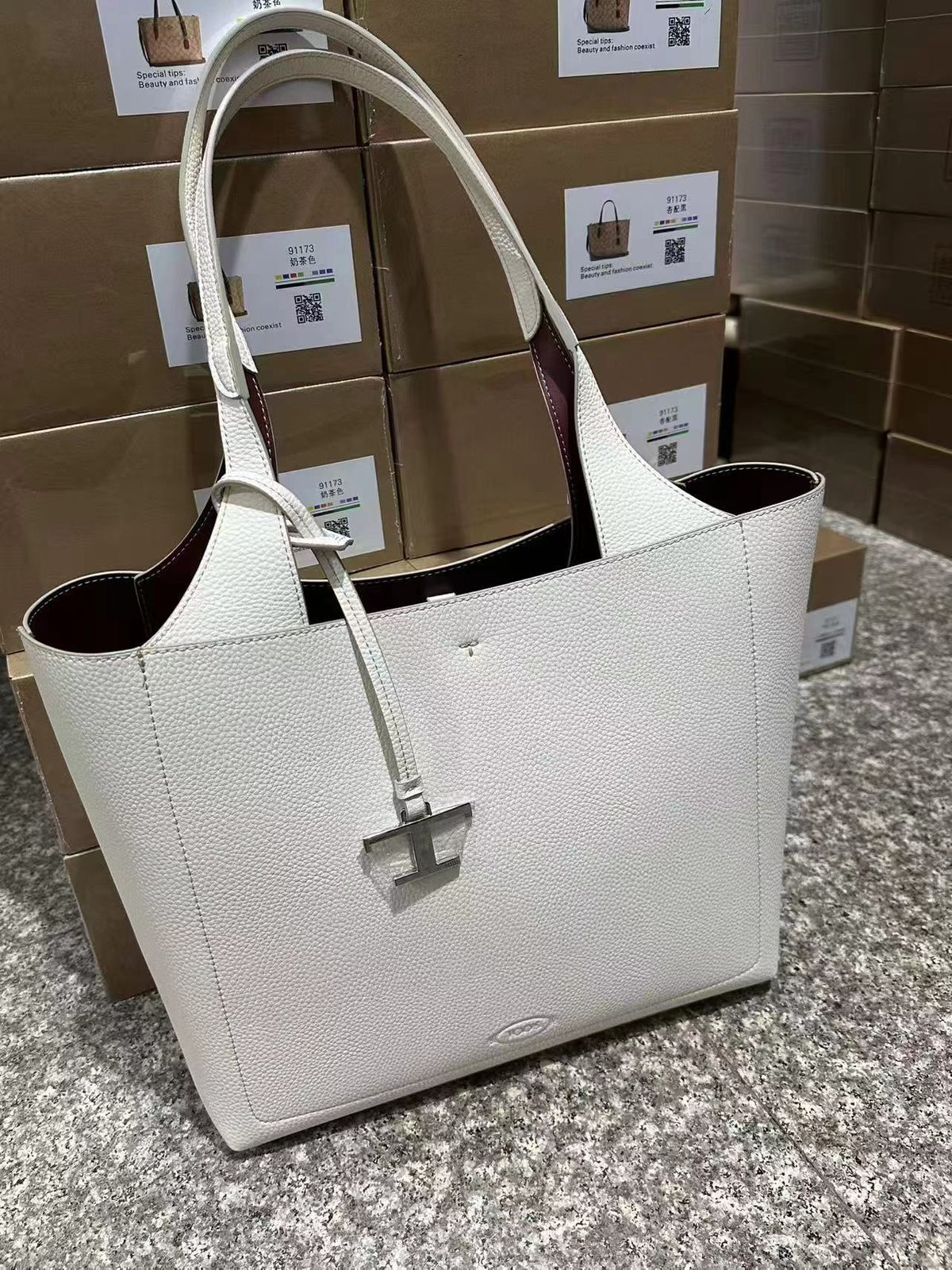 TO-DS TIMELESS  MEDIUM SIZED TOTE BAG