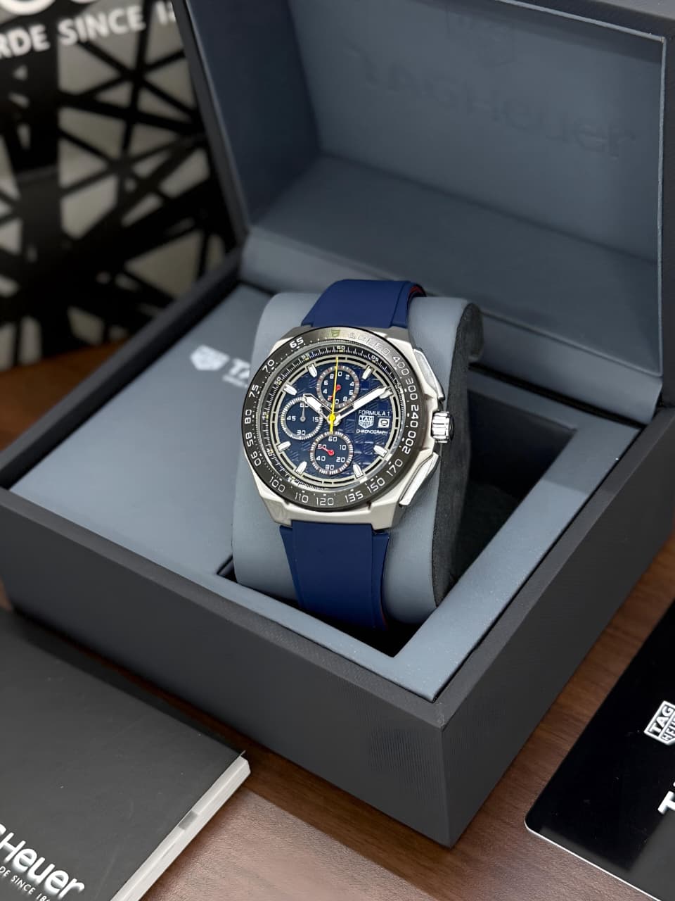 Ta-g He-ue-r Formula 1 Oracle Red Bull Edition Original Model Series Now Available