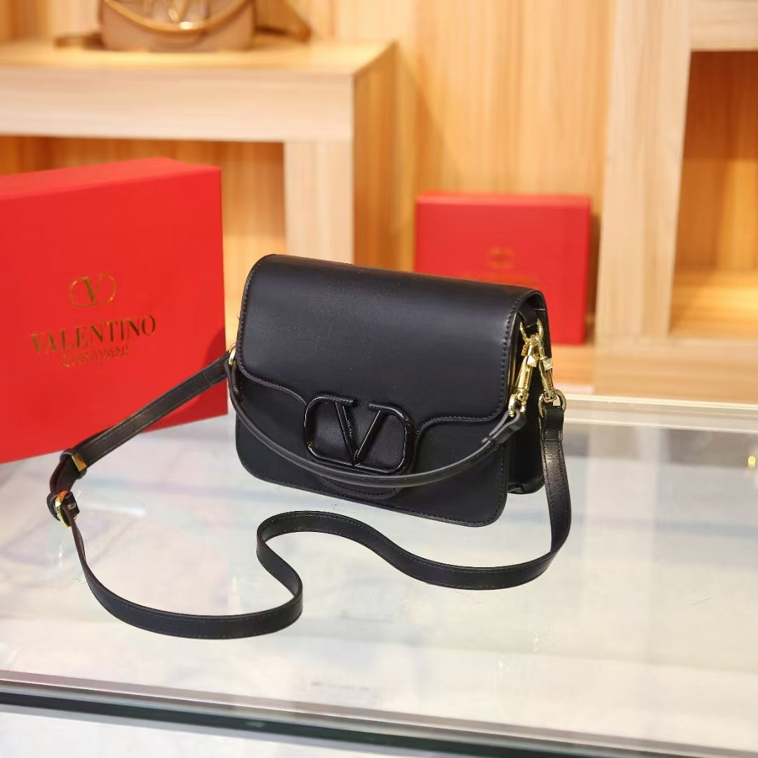 VAL-EN-TI-NO GARAVANI LOCO BAG